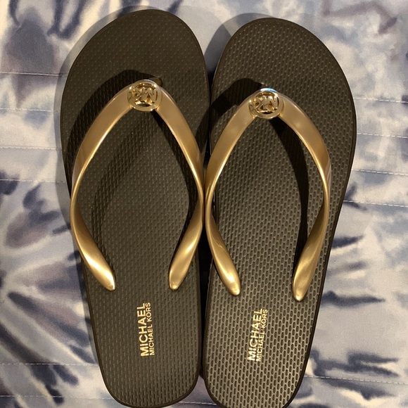 Michael Kors Platform Flip Flops MK logo, never worn, new - Picture 3 of 6